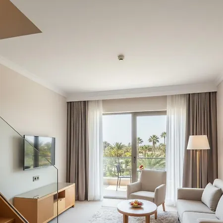 Lägenhetshotell Artemis Luxury Palace 5*